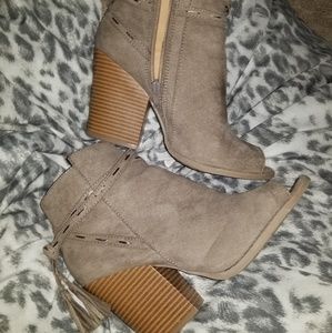 Qupid faux suede ankle booties